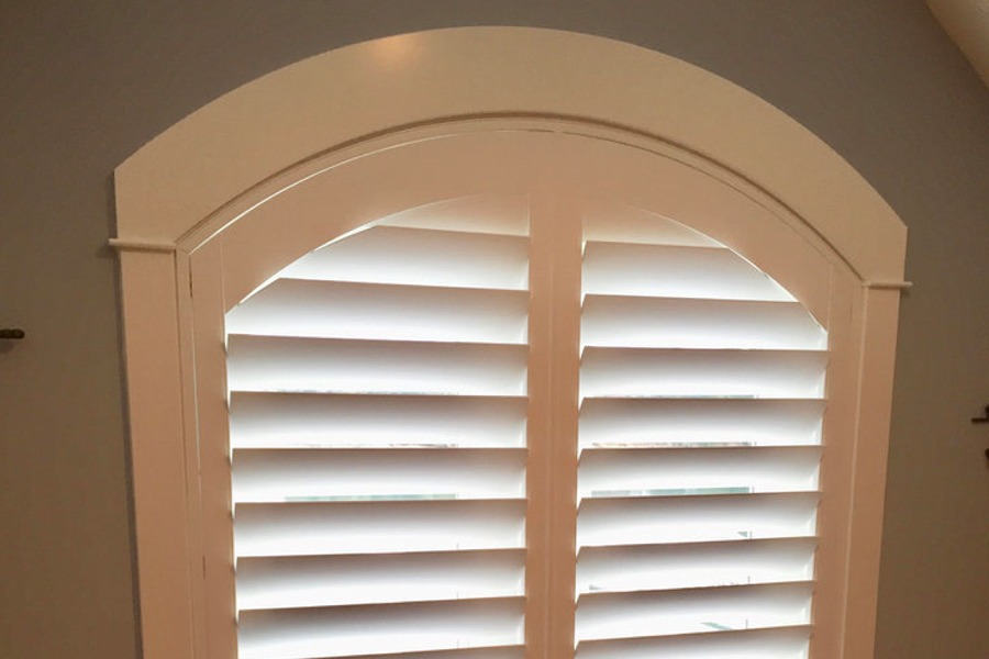 Custom Arch w/ 4 �"� Louvers